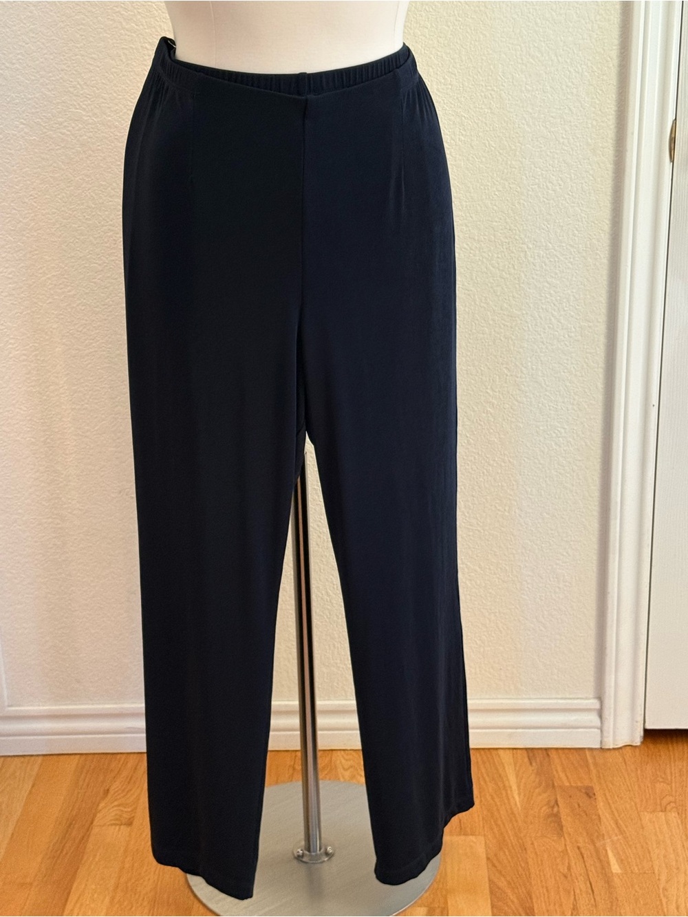 Chico's Travelers Blueish/Black Straight-Leg Pants size 20 (Chico’s size 4R)